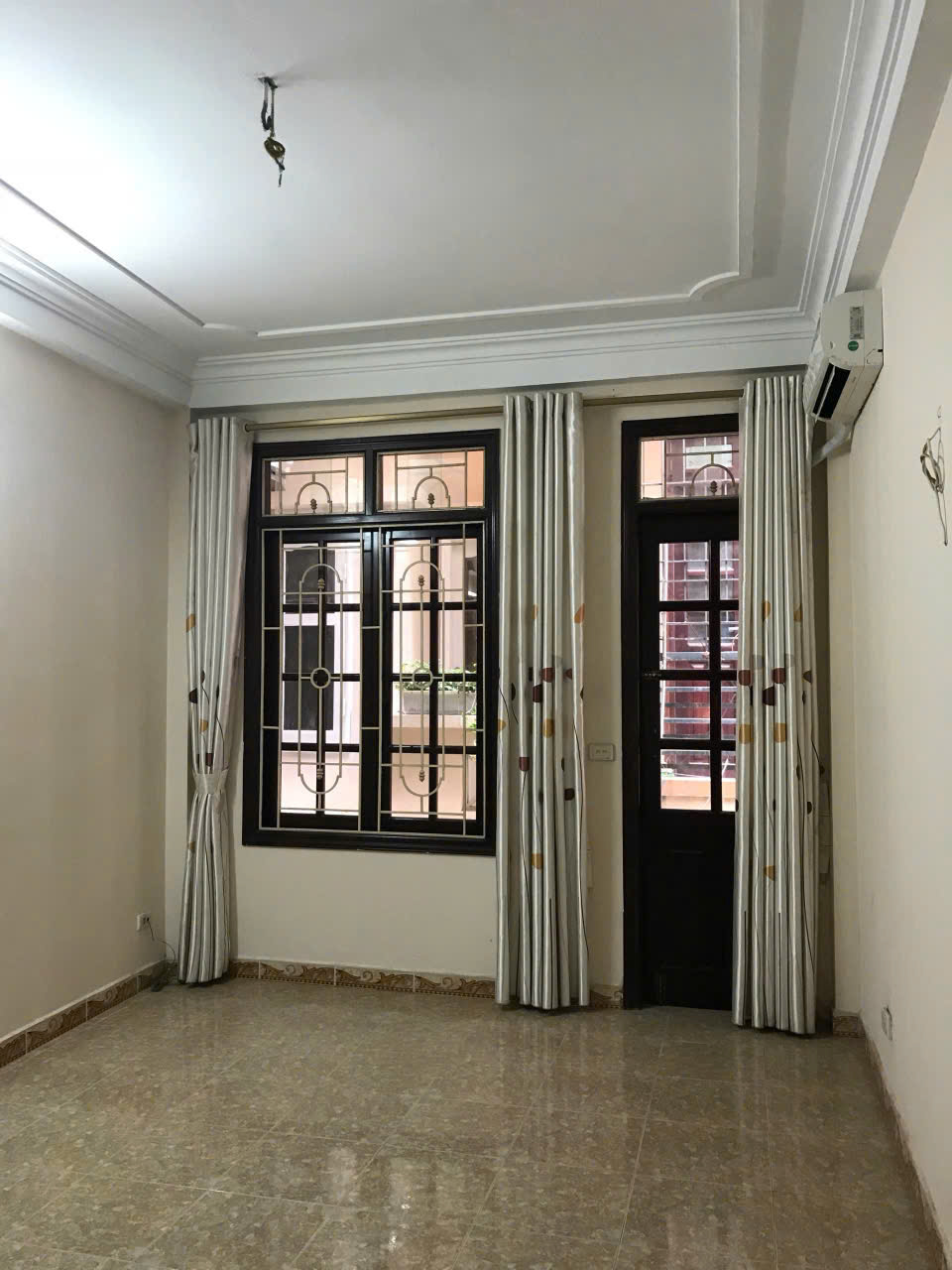 Cho thuê nhà Đường Láng, 3.5 tầng x 33m2, 3 ngủ, 3 vệ sinh, 11 Triệu - Ảnh 1